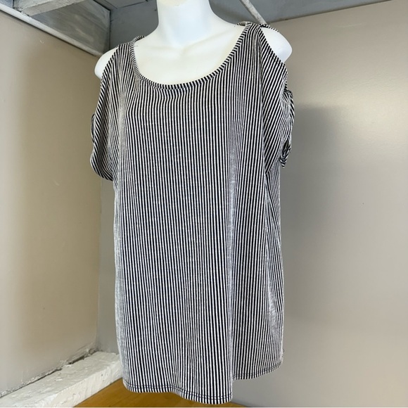 Ava james Tops - Ava James Womens Top Large Blue/white Striped Cold Shoulder